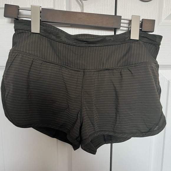 Lululemon Hotty Hot Low Rise Short - Picture 1 of 3
